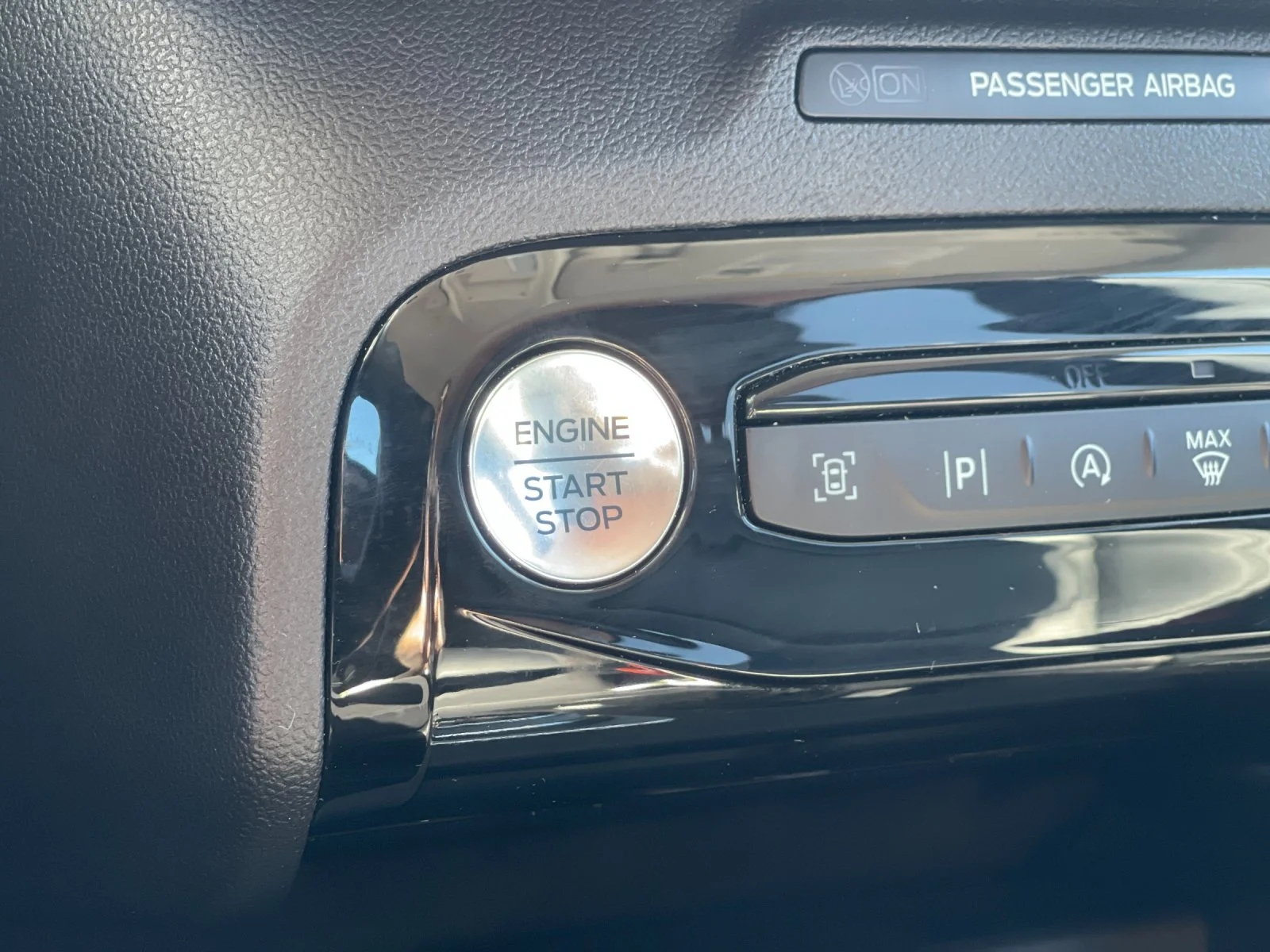 Used 2024  Ford Platinum image 24