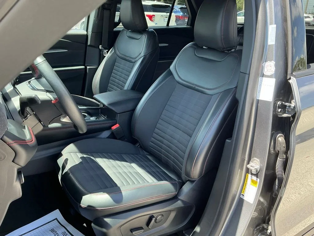 Used 2025 Gray Ford ST-Line image 27