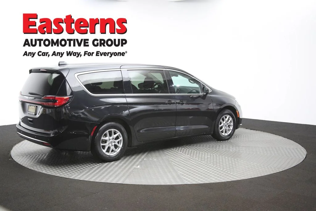 Used 2023 Black Chrysler Touring L image 43