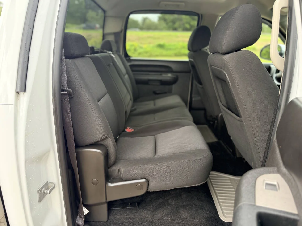 Used 2011 White GMC SLE 4x2 4dr Crew Cab 5.8 ft. SB image 13