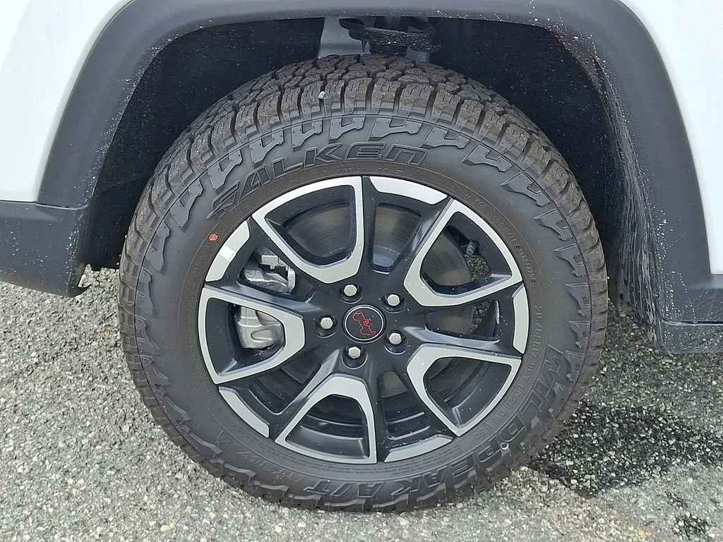 New 2026 Bright White Clearcoat Jeep Trailhawk image 19