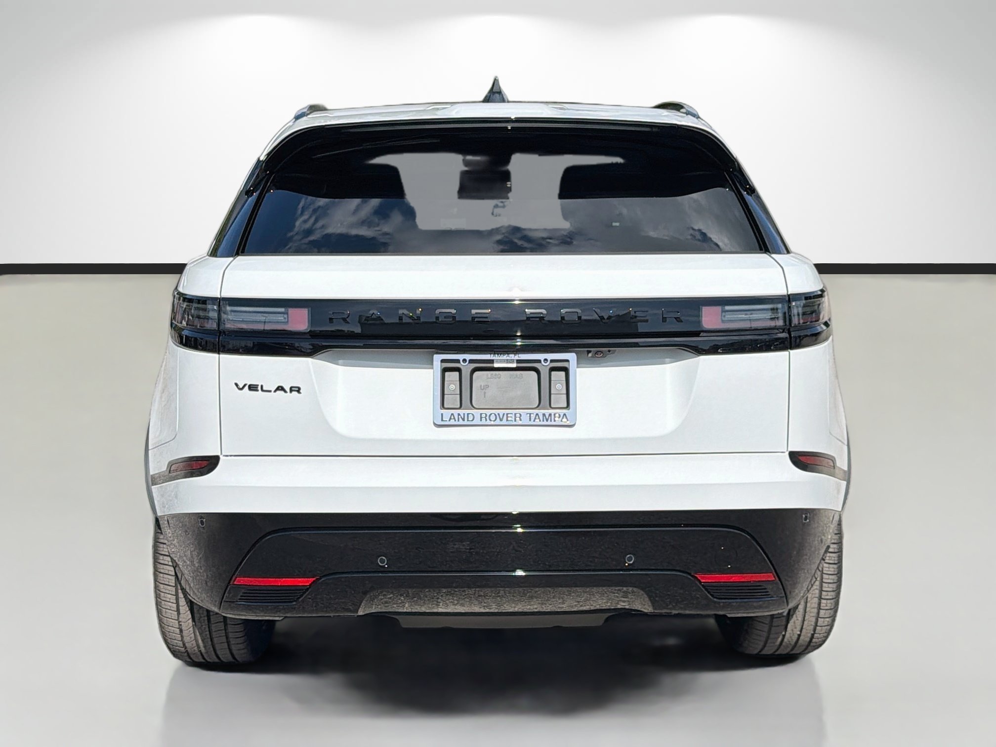 New 2026 Fuji White LAND ROVER  image 4