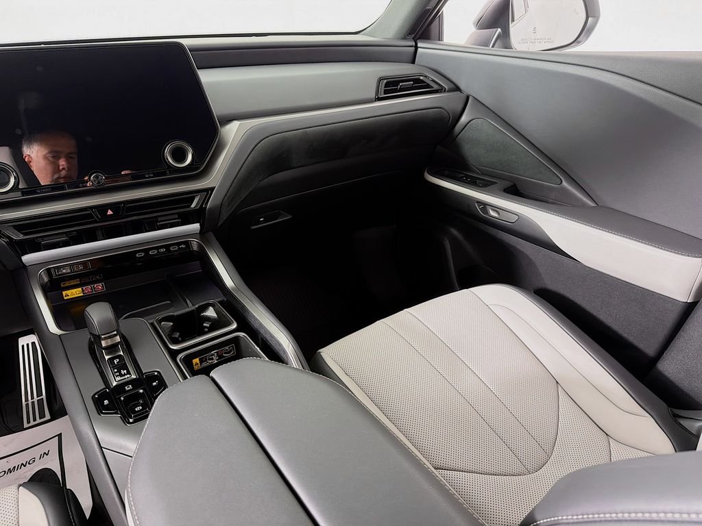 Used 2026 Wind Chill Pearl Lexus F SPORT Performance Premium image 22