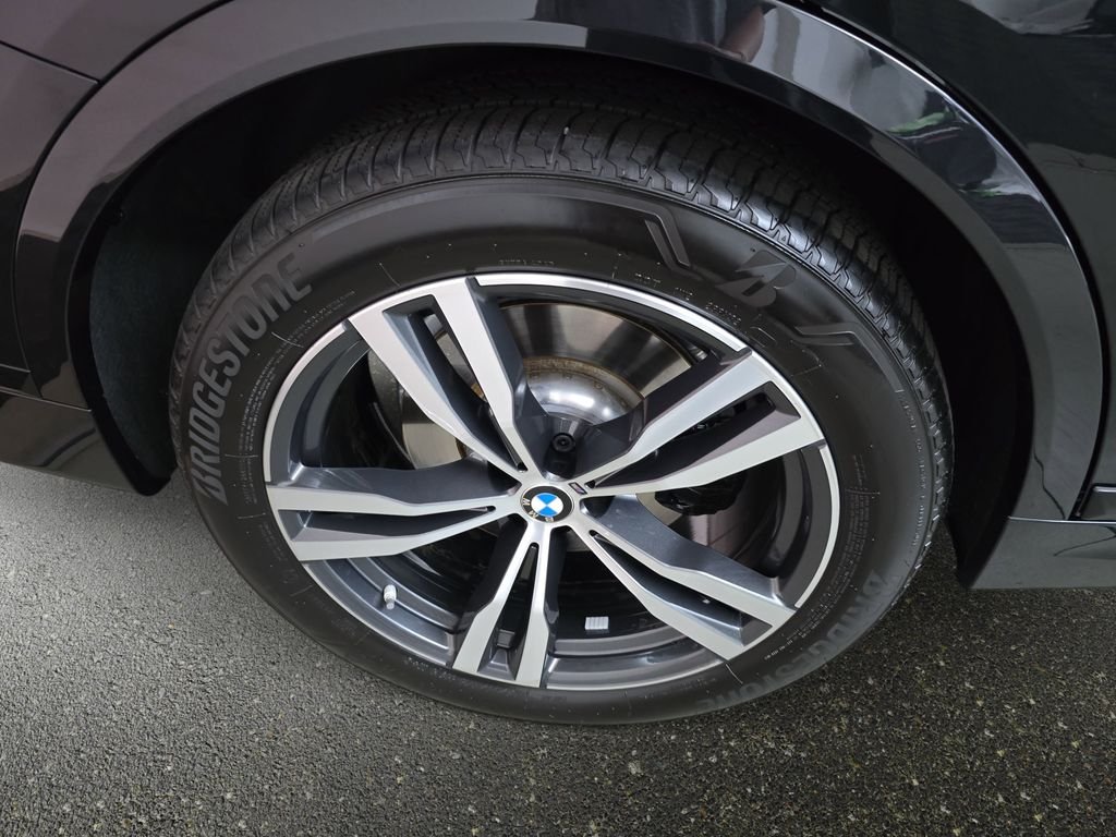 Used 2026 Black Sapphire Metallic BMW xDrive40i image 33