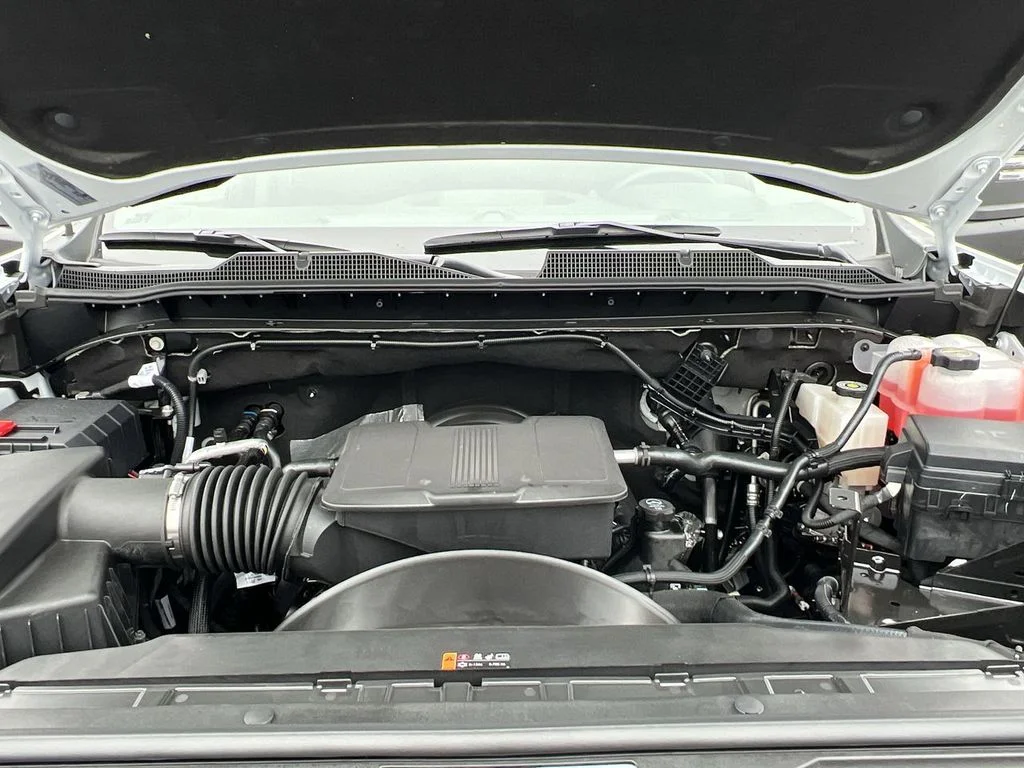 New 2026 Summit White Chevrolet WT image 30