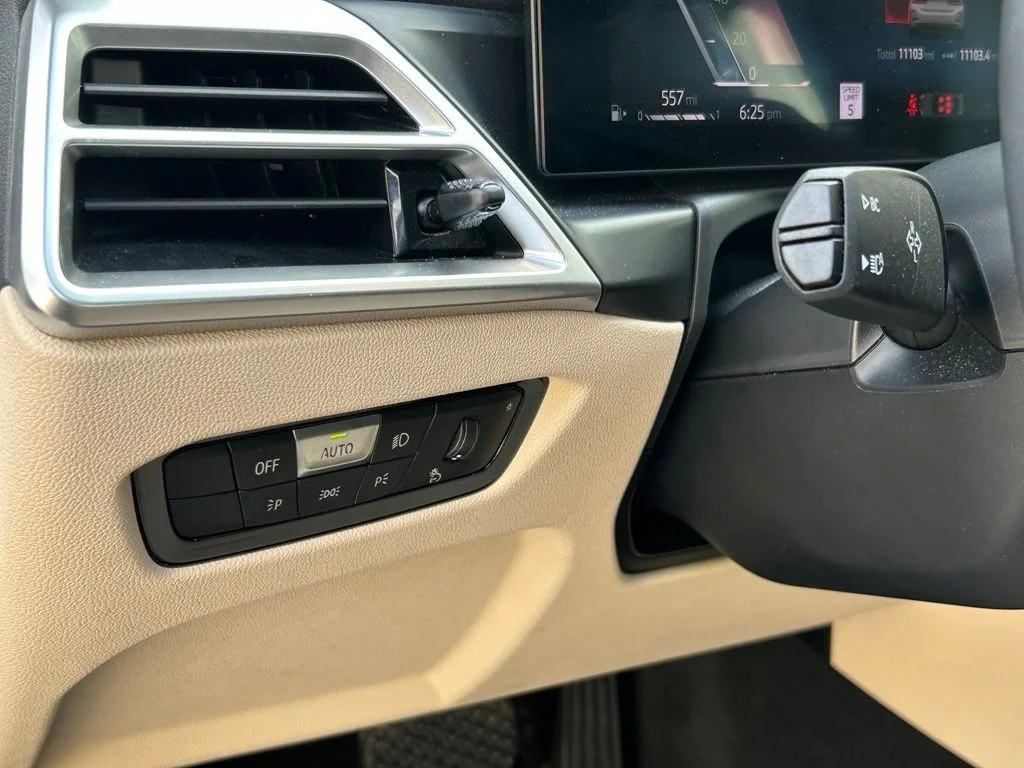 Used 2025 White BMW 330i image 18