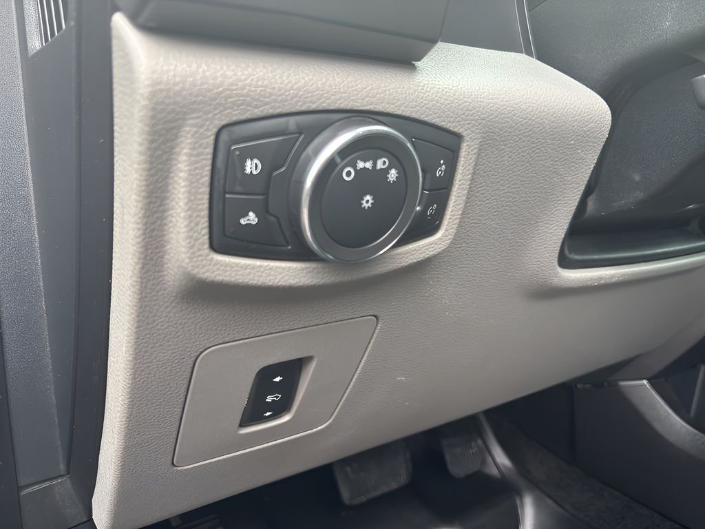 Used 2015 Gray Ford XLT image 27