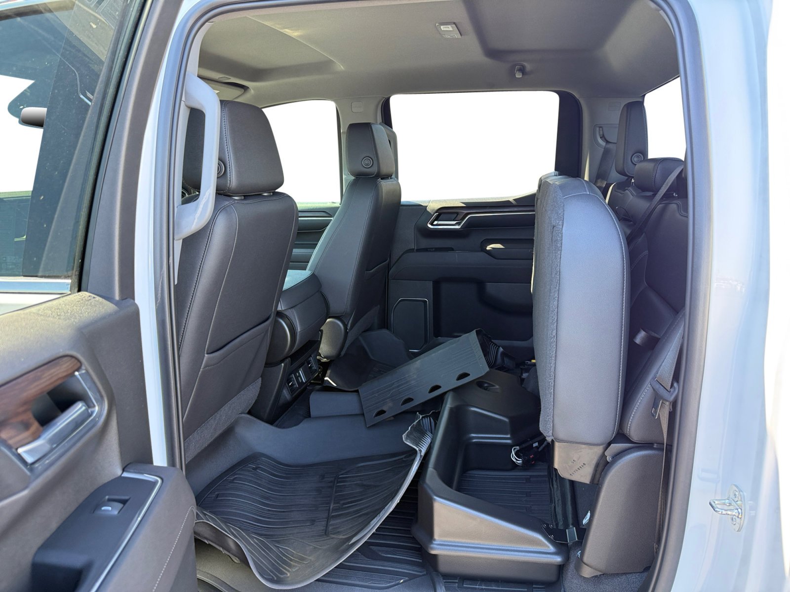 Used 2022 White Frost Tricoat GMC SLT image 16