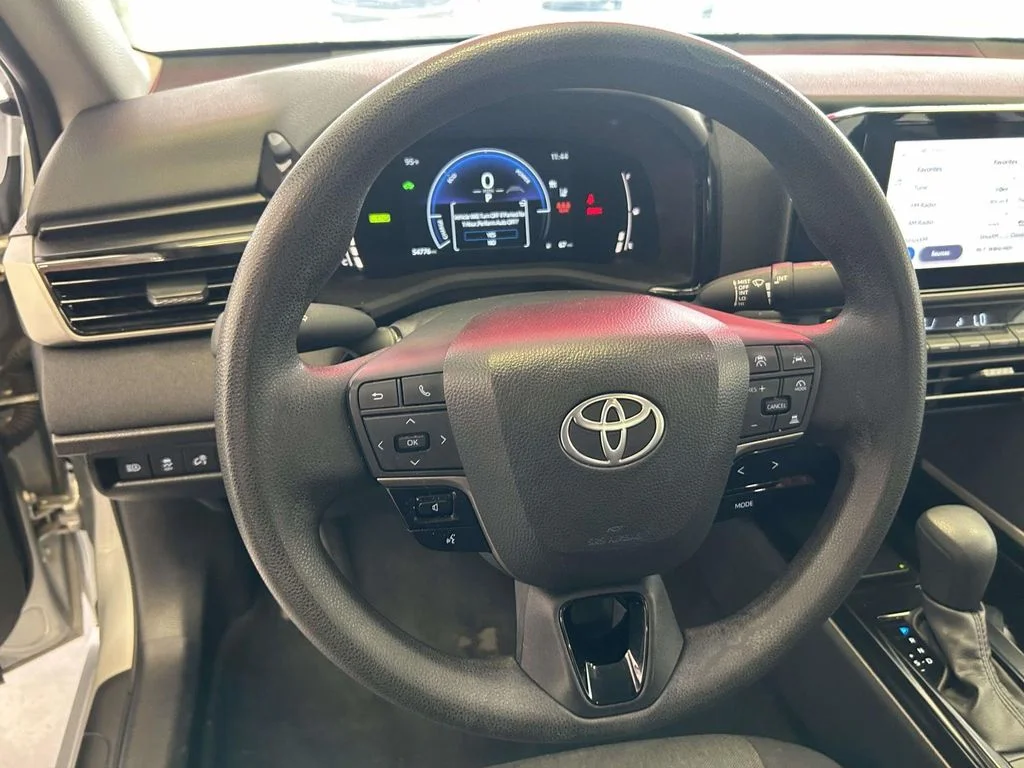 Certified Used 2025 Silver Toyota LE image 19
