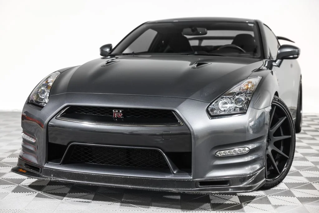 Used 2013 Gray Nissan Premium image 12