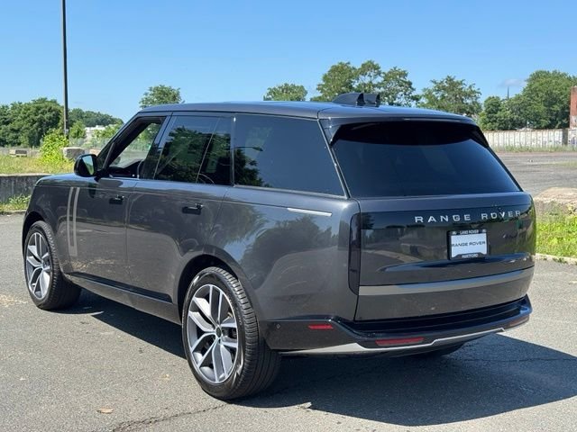 New 2026 Carpathian Grey Land Rover SE image 3