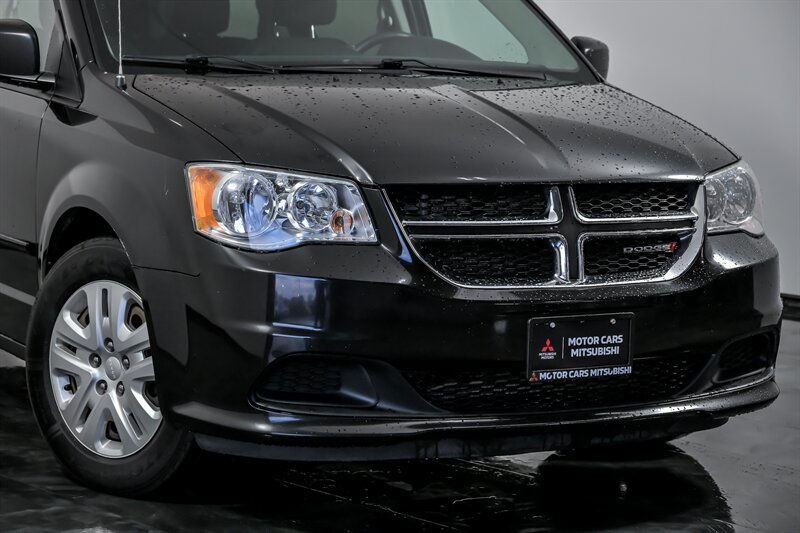 Used 2017 Dodge Grand Caravan SE with VIN 2C4RDGBG5HR847032 for sale in Aurora, IL