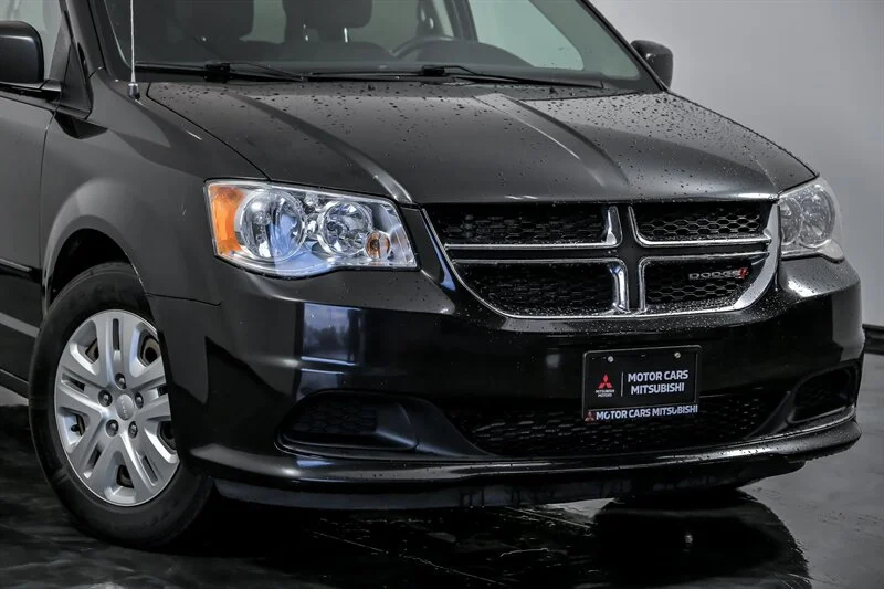 Used 2017 Dodge Grand Caravan SE with VIN 2C4RDGBG5HR847032 for sale in Aurora, IL
