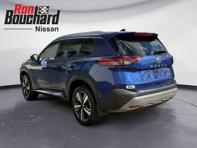 Used 2021 Blue Nissan SL image 4