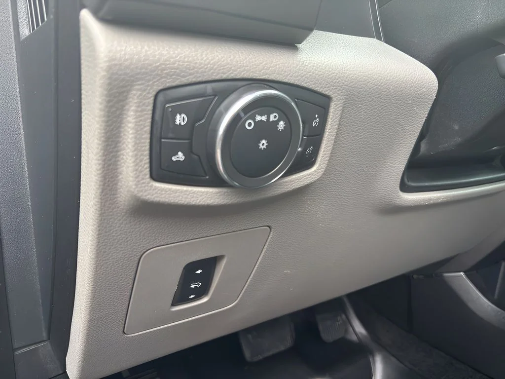 Used 2015 Gray Ford XLT image 27