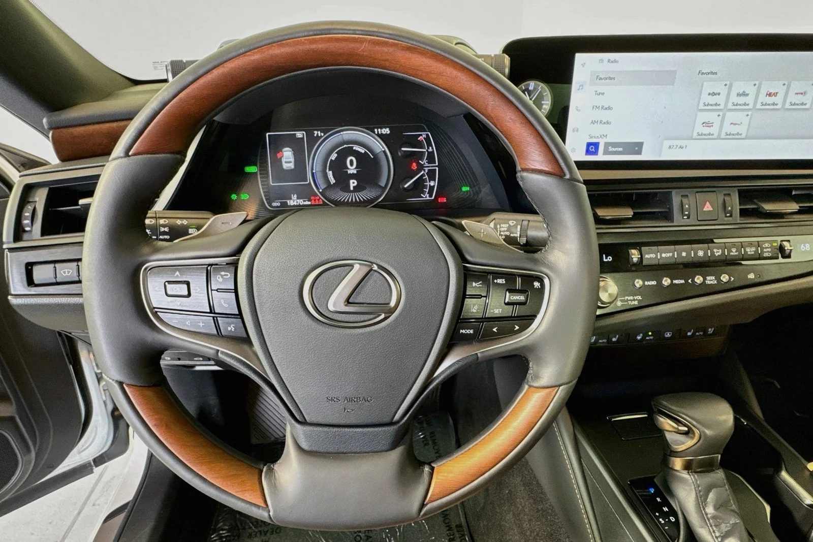 Used 2024 Eminent White Pearl Lexus ES 300h Ultra Luxury image 11