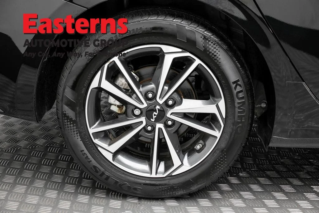 Used 2024 Black Kia LXS image 29