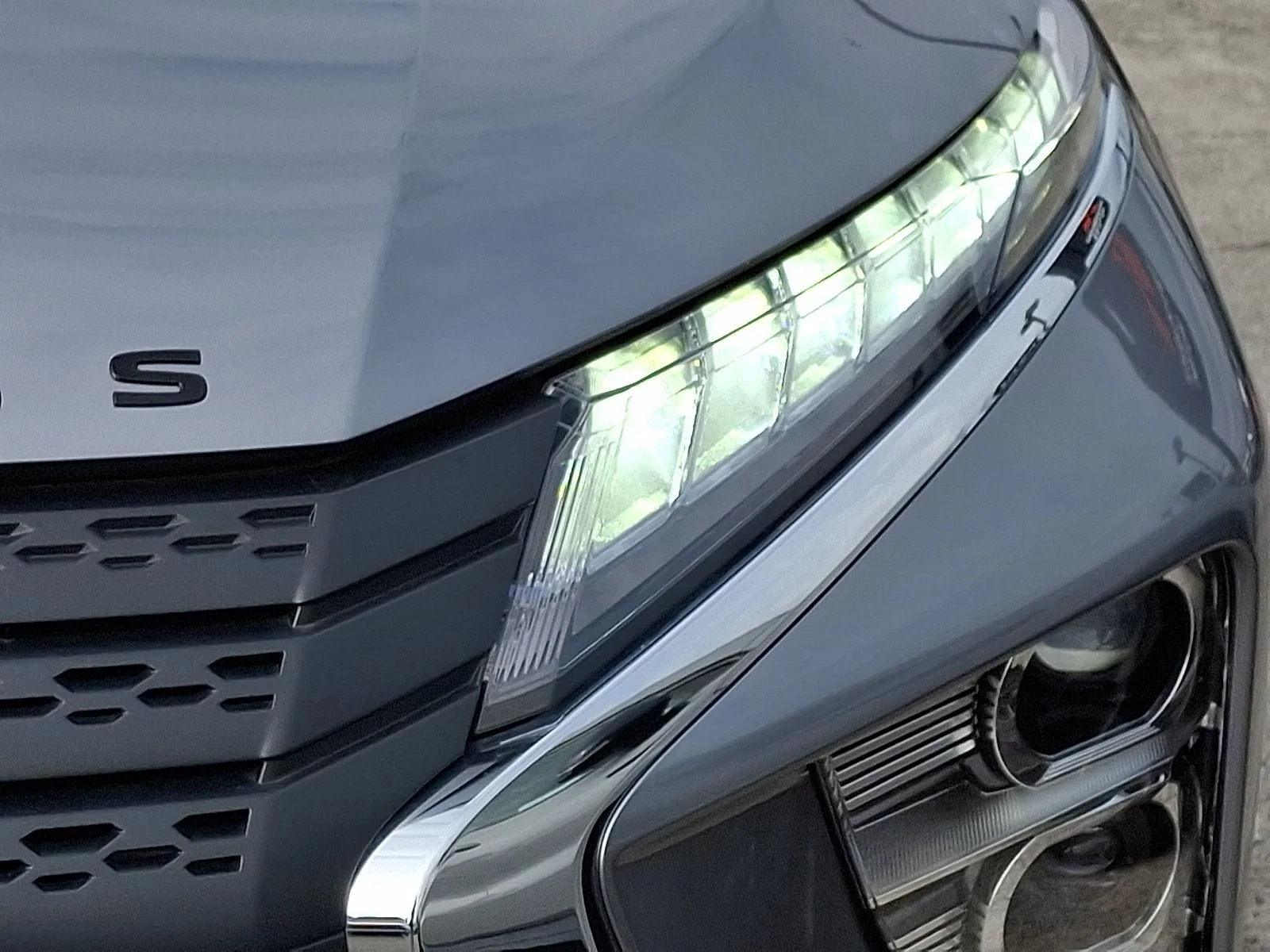 Used 2024 Gray Mitsubishi Black Edition image 9