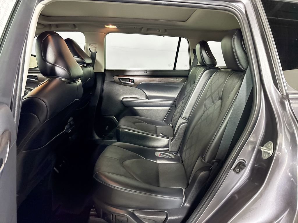 Used 2022 Gray Toyota Platinum image 21