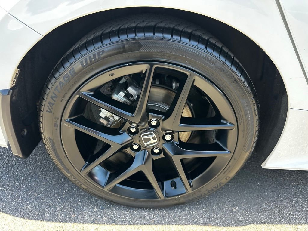 Used 2024  Honda Base image 13
