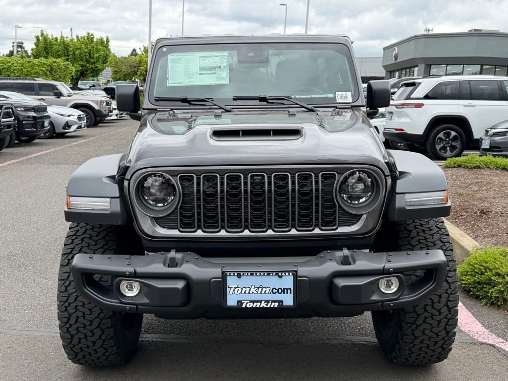 New 2026 Granite Crystal Metallic Clear-Coat Exterior Paint Jeep Moab 392 image 3