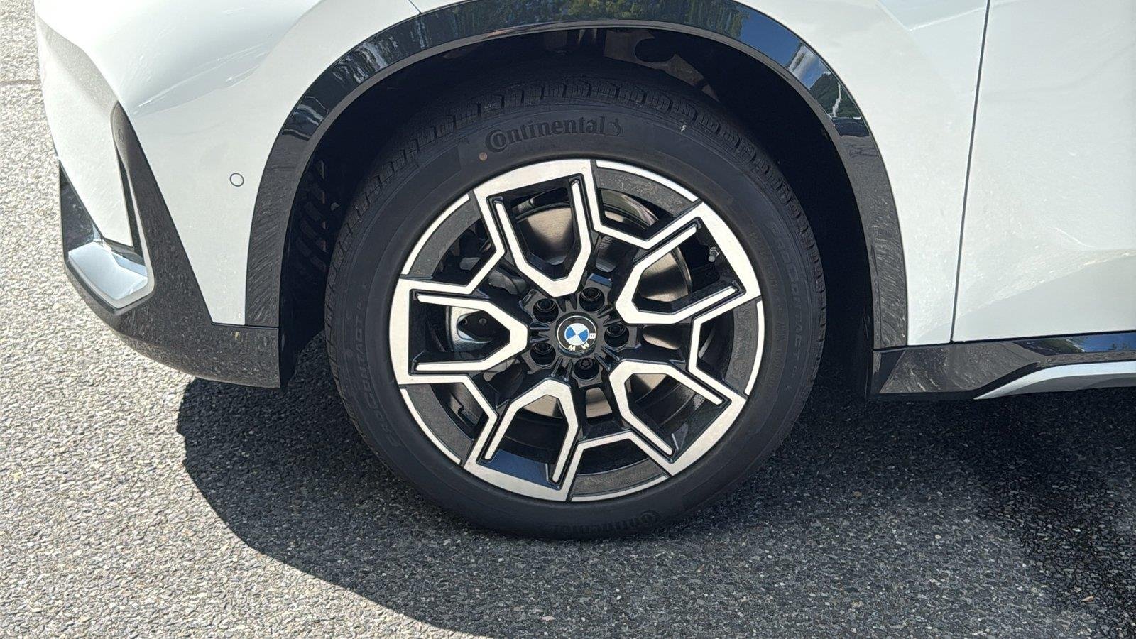 New 2027 0A96 Mineral White Metallic BMW xDrive28i image 8