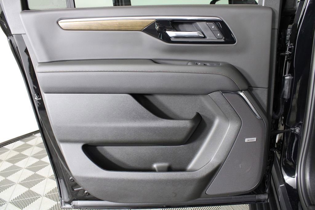 2026 Chevrolet Suburban High Country - Photo 14