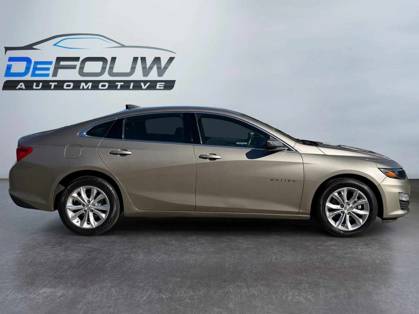 Used 2023 Gray Chevrolet 1LT image 2