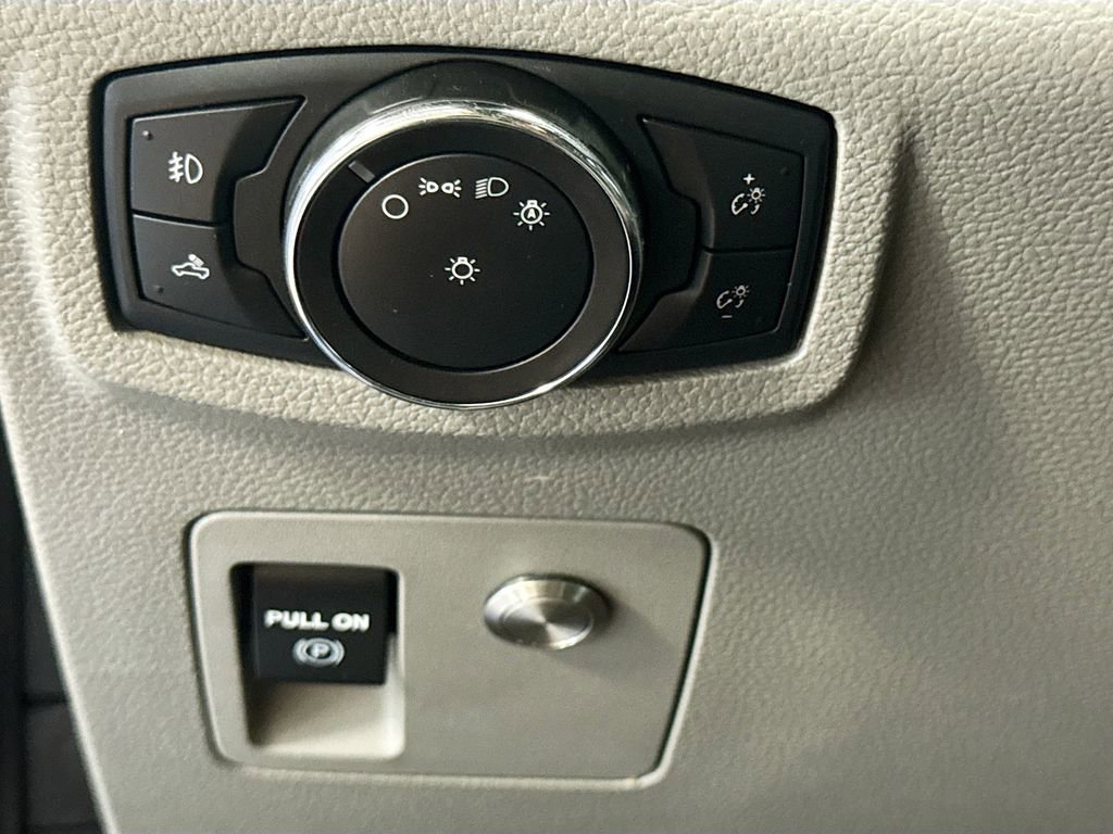 Used 2018  Ford XL image 10