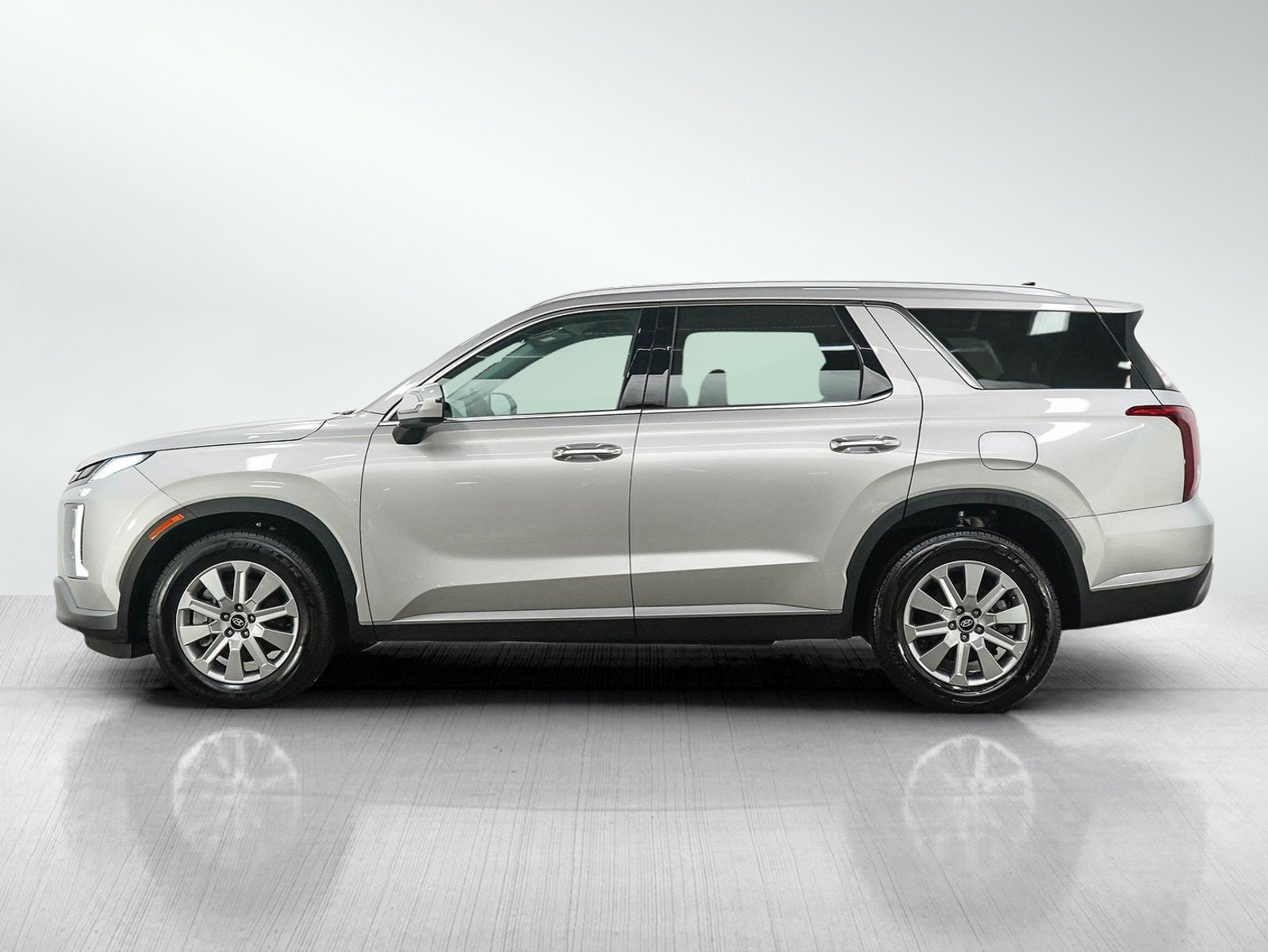 Certified 2025 Hyundai Palisade SEL with VIN KM8R2DGEXSU943711 for sale in Minneapolis, Minnesota