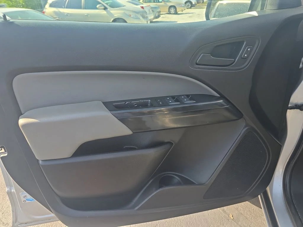Used 2019 Silver Ice Metallic Chevrolet Work Truck image 12