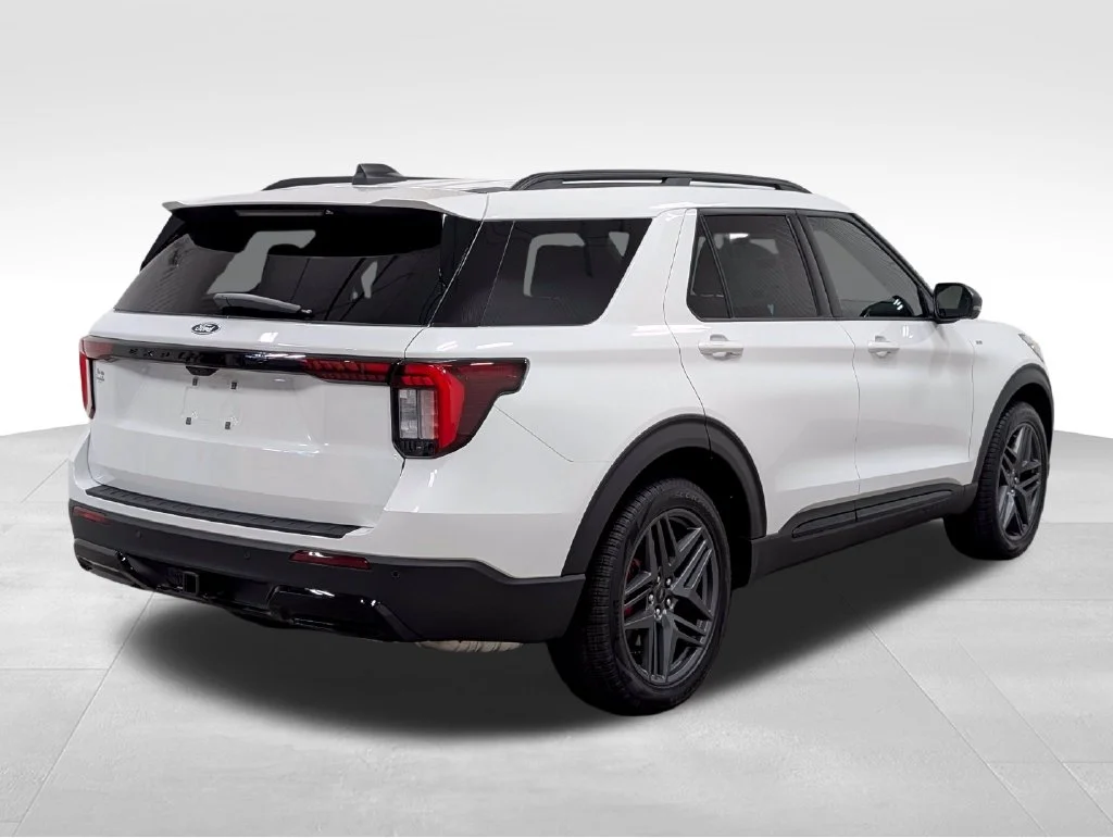 New 2027 Star White Metallic Tri-Coat Ford ST-Line image 19