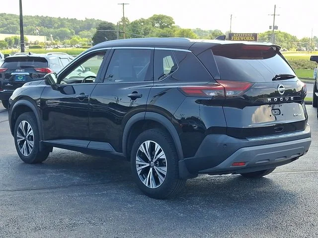 Used 2021 Black Nissan SV image 4