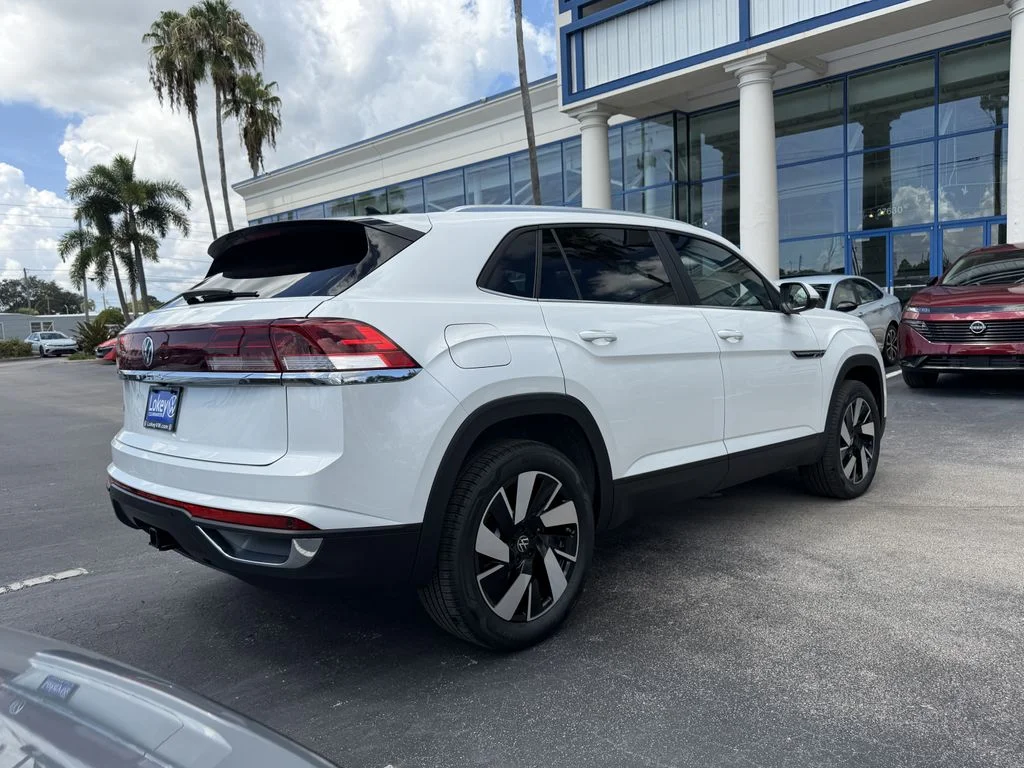 New 2026 White/off-white Volkswagen SE w/Technology image 5