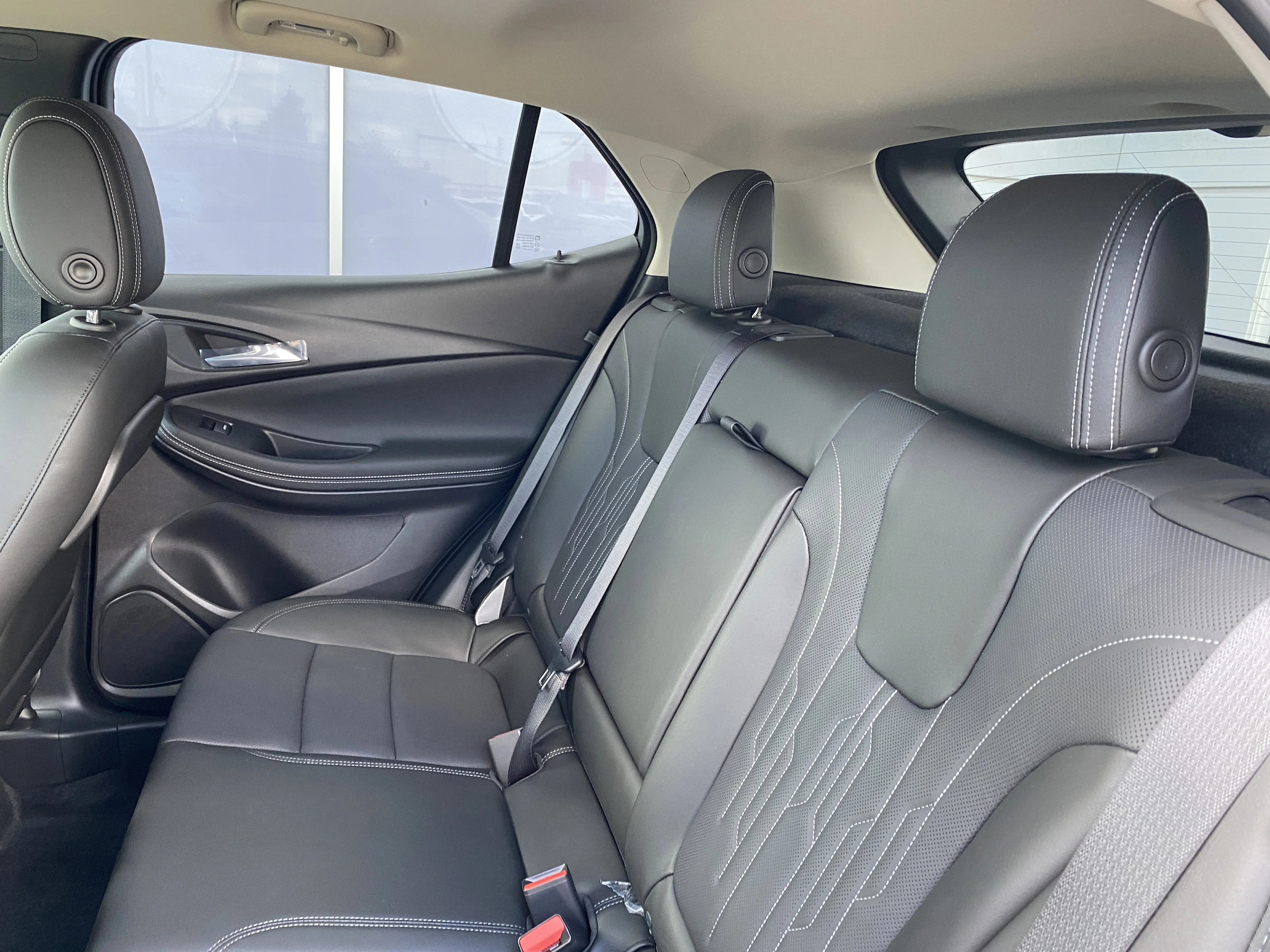 New 2026 WHITE FROST TRICOAT Buick Avenir image 28