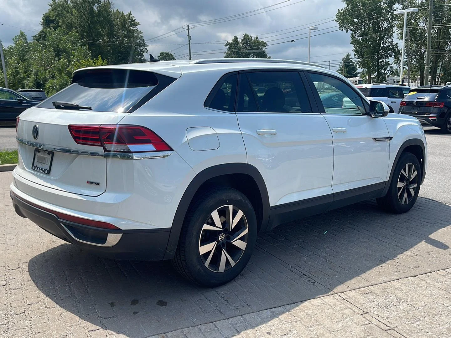 Used 2022 Pure White Volkswagen 2.0T SE image 6