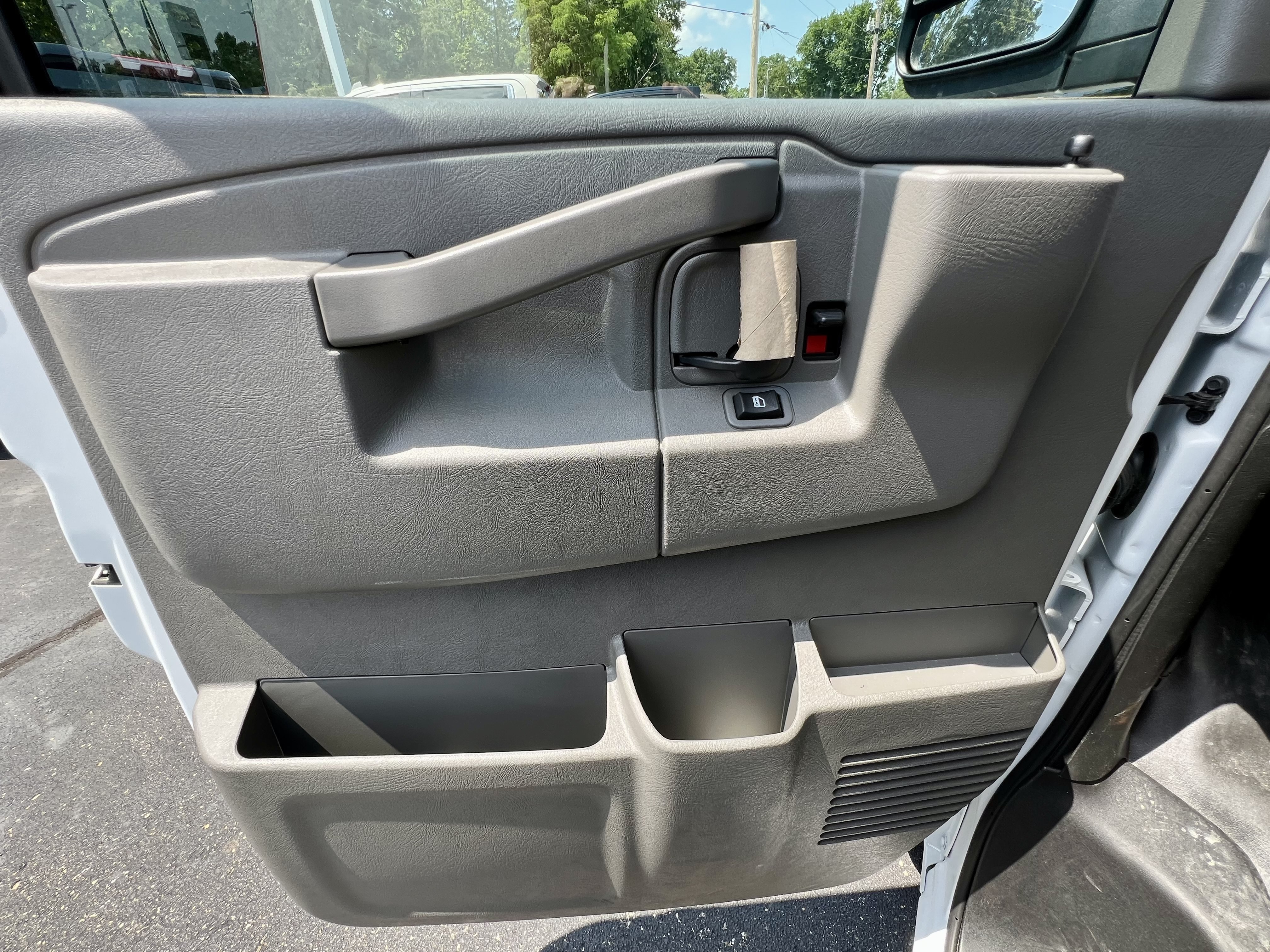New 2026 Summit White GMC Work Van image 7