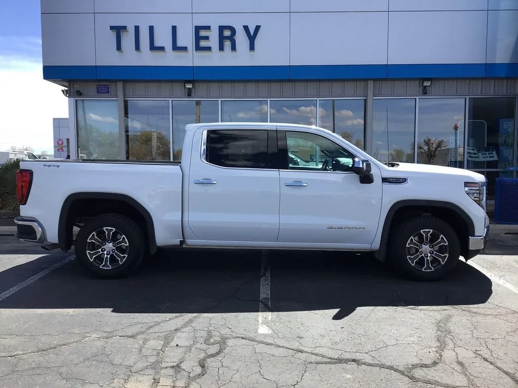 2025 GMC Sierra 4WD Crew Cab Short Box SLT's photo