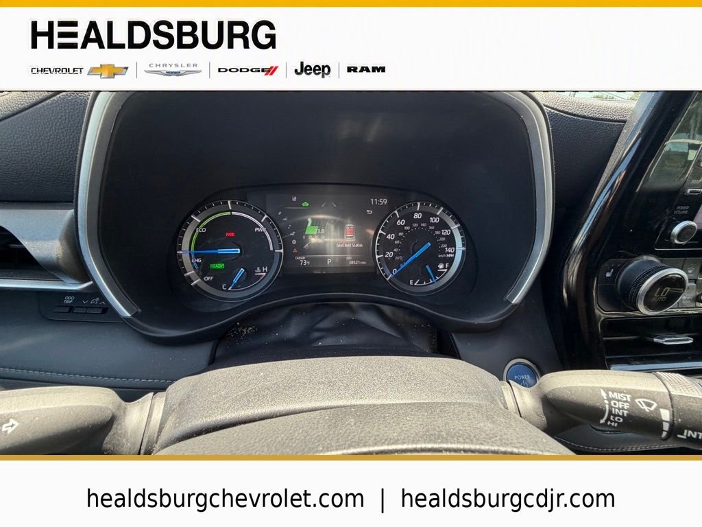 Used 2021 White Toyota XLE image 20