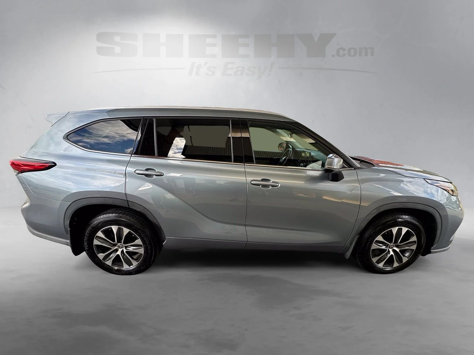 Used 2022  Toyota XLE image 9