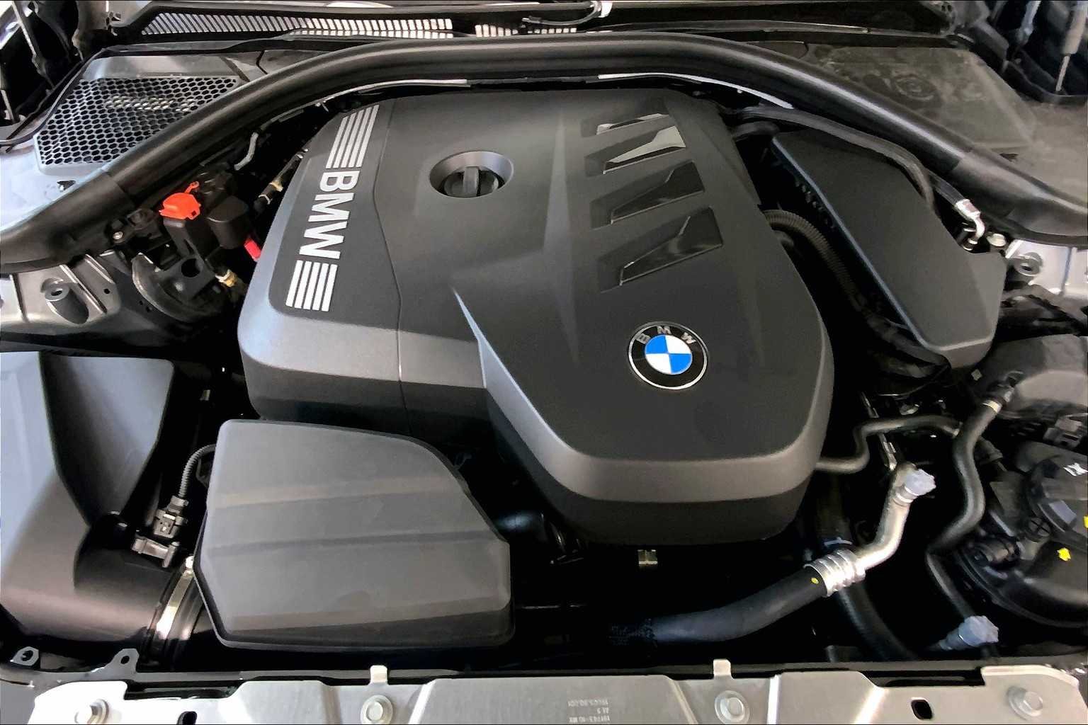 2025 BMW 3 Series 330i - Photo 16