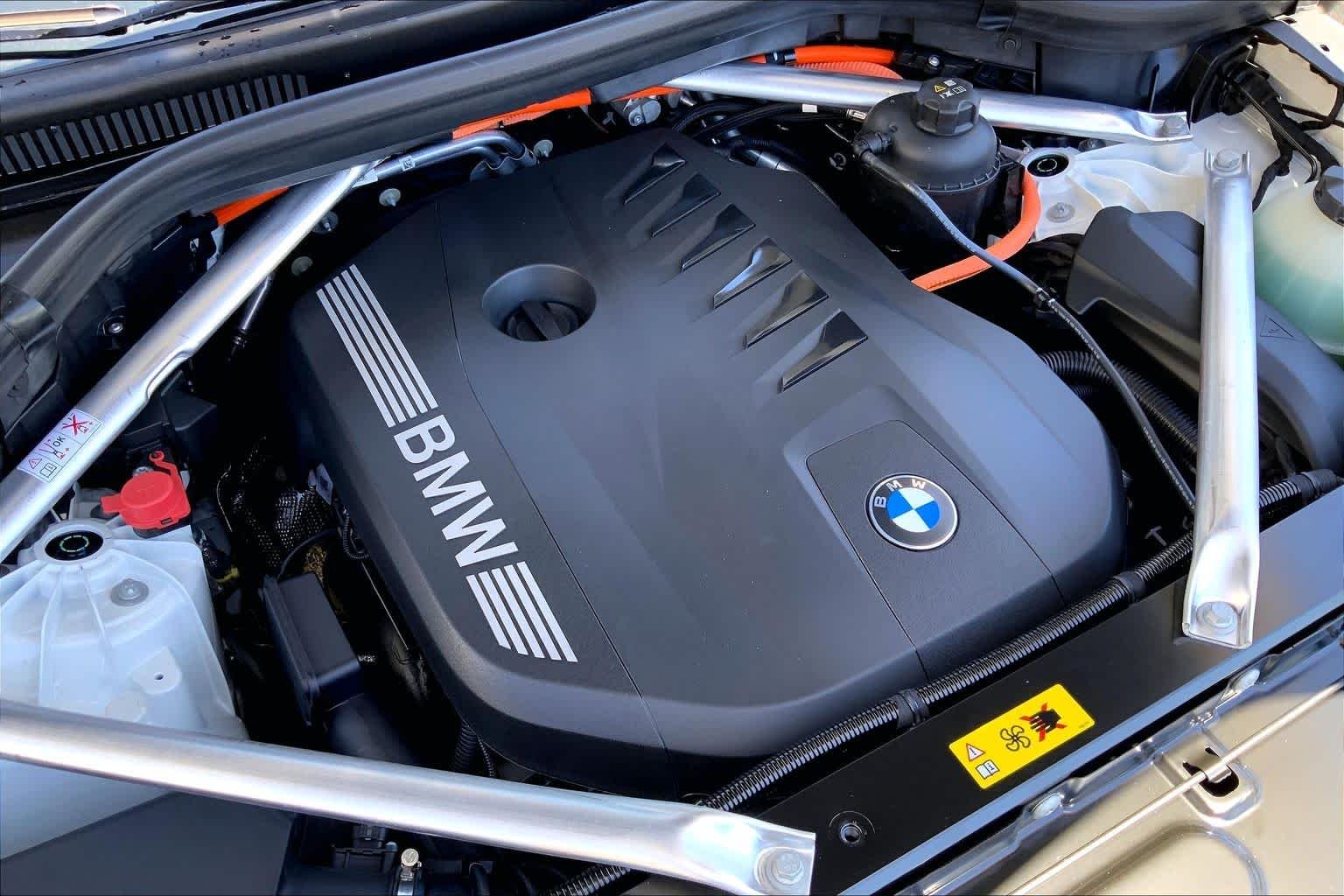 New 2026 Alpine White BMW xDrive50e image 17