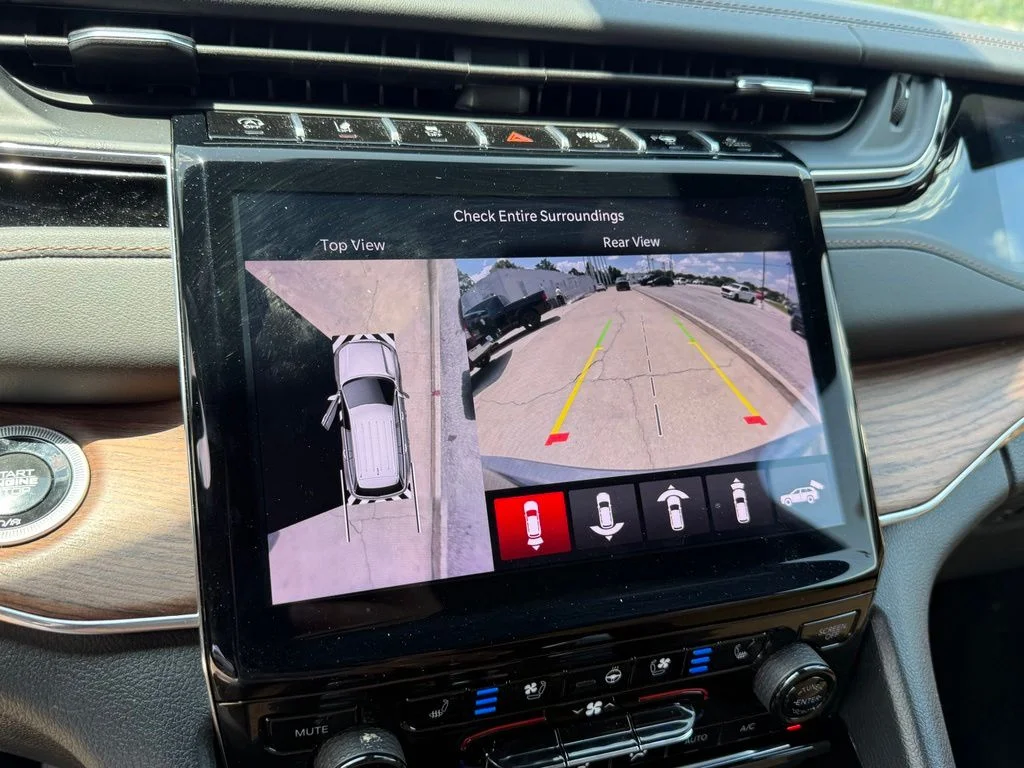 Used 2024 Gray Jeep Summit image 19