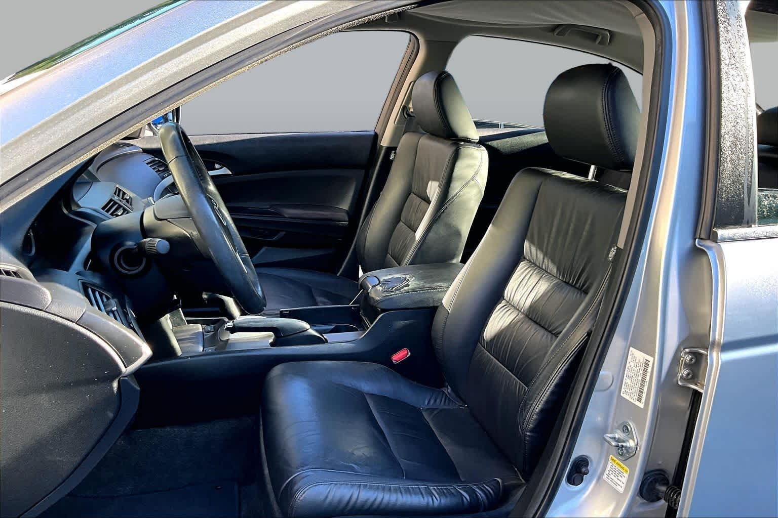 Used 2012 Alabaster Silver Metallic Honda SE image 7