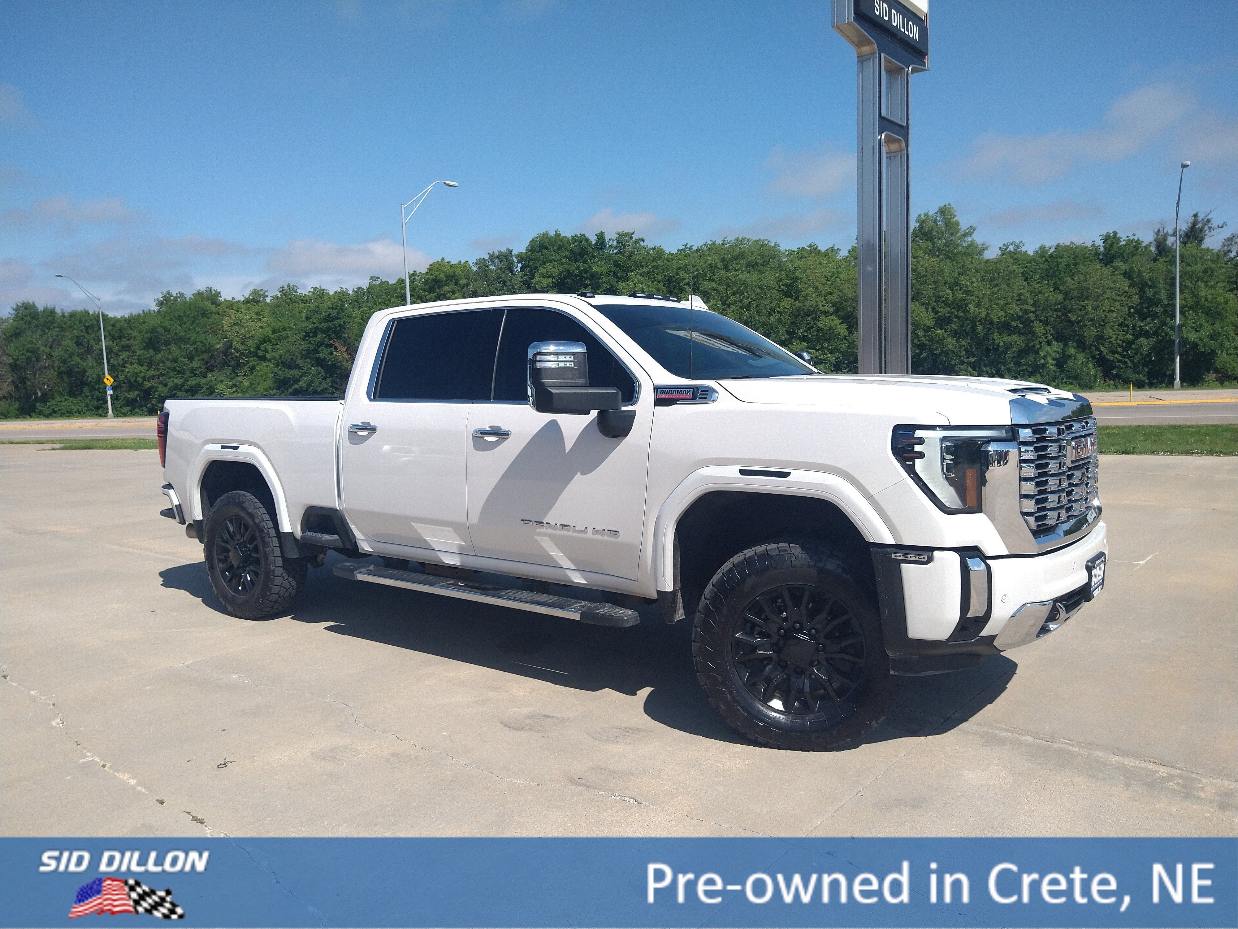 Used 2025 White Frost Tricoat GMC Denali image 15