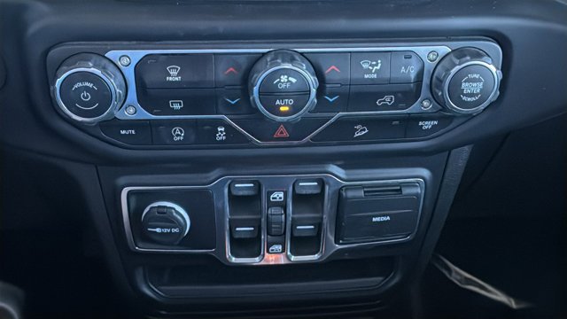 Used 2020 Bright White Clearcoat Jeep Sahara image 27