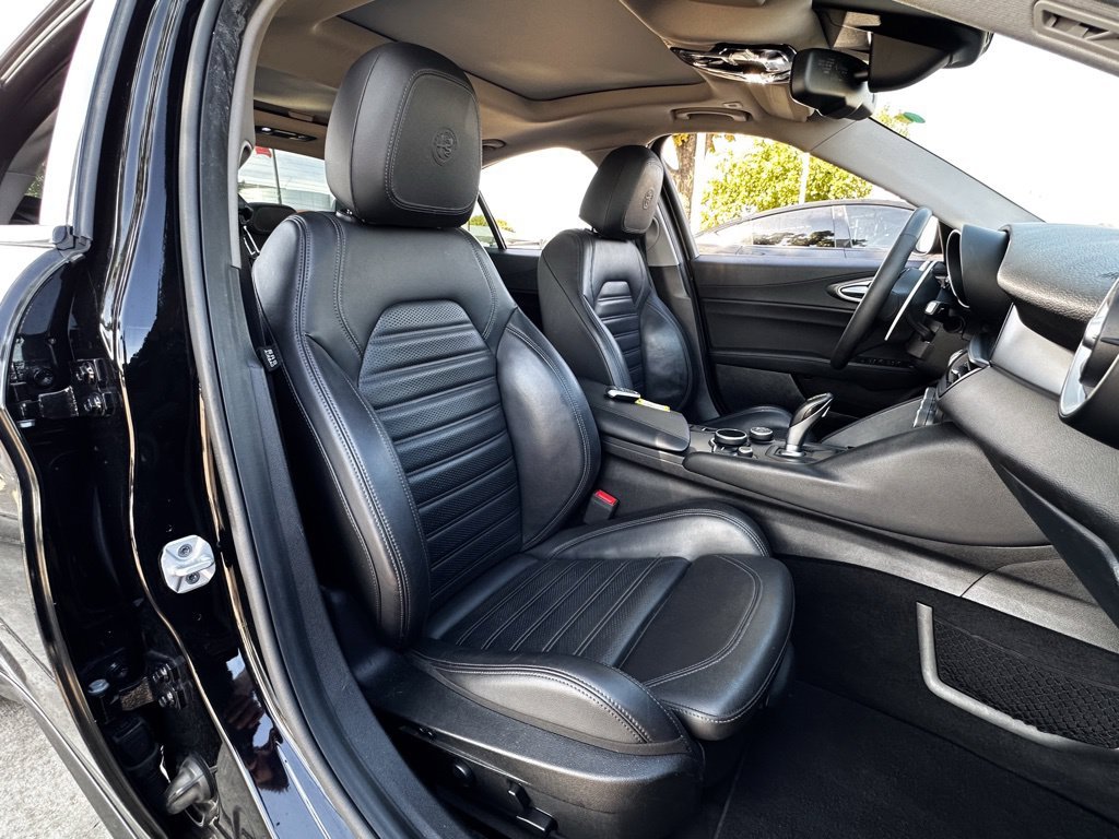 Used 2019 Black Alfa Romeo Ti Sport image 21