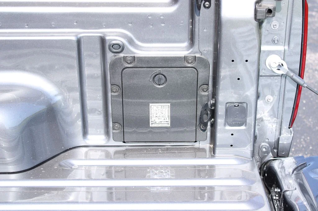 New 2026 Carbonized Gray Metallic Ford XLT image 13