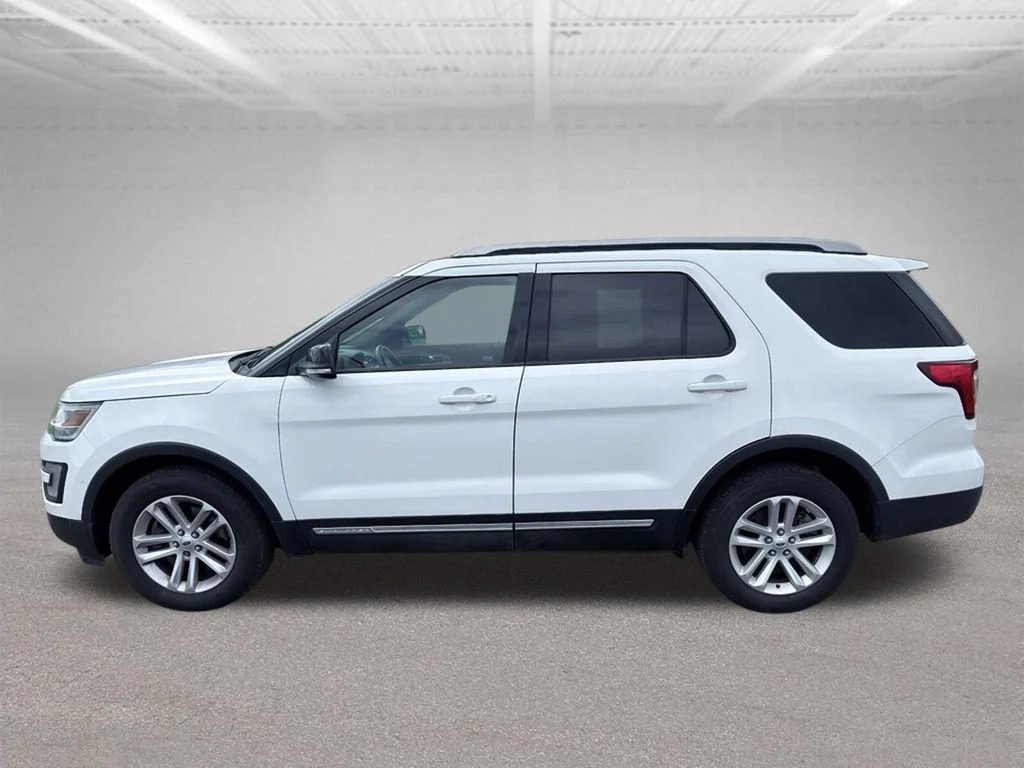 Used 2017 White Ford XLT image 16
