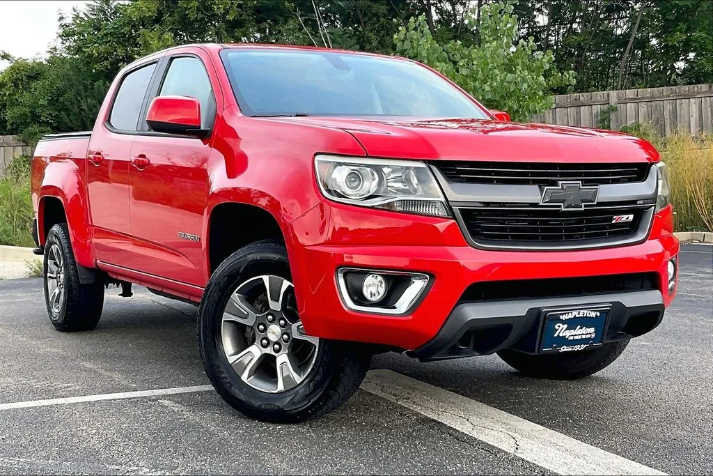 Used 2015 Red Chevrolet Z71 image 32